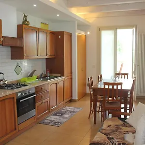 https://villa-paradiso-del-garda-vista-verde.hotelinveneto.com